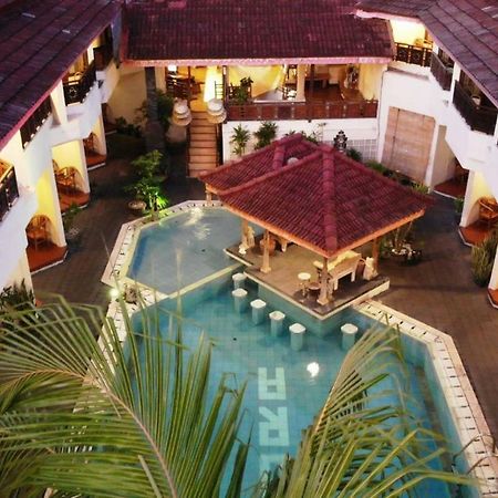 The Flora Kuta Bali Hotel Екстериор снимка