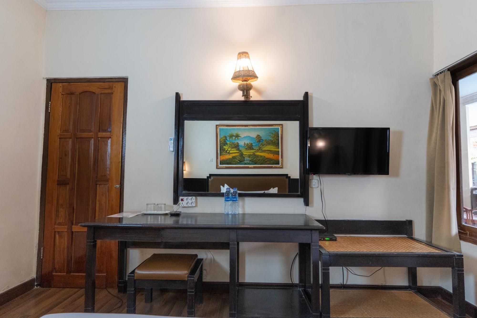 The Flora Kuta Bali Hotel Екстериор снимка
