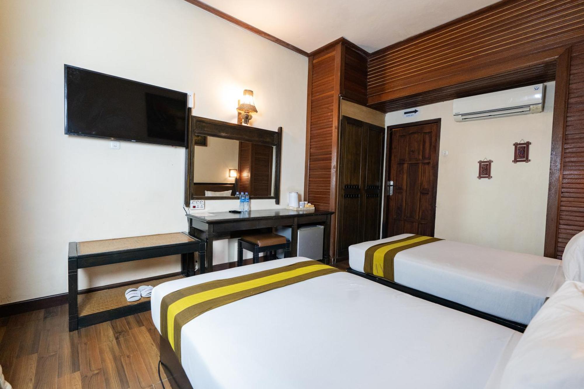 The Flora Kuta Bali Hotel Екстериор снимка