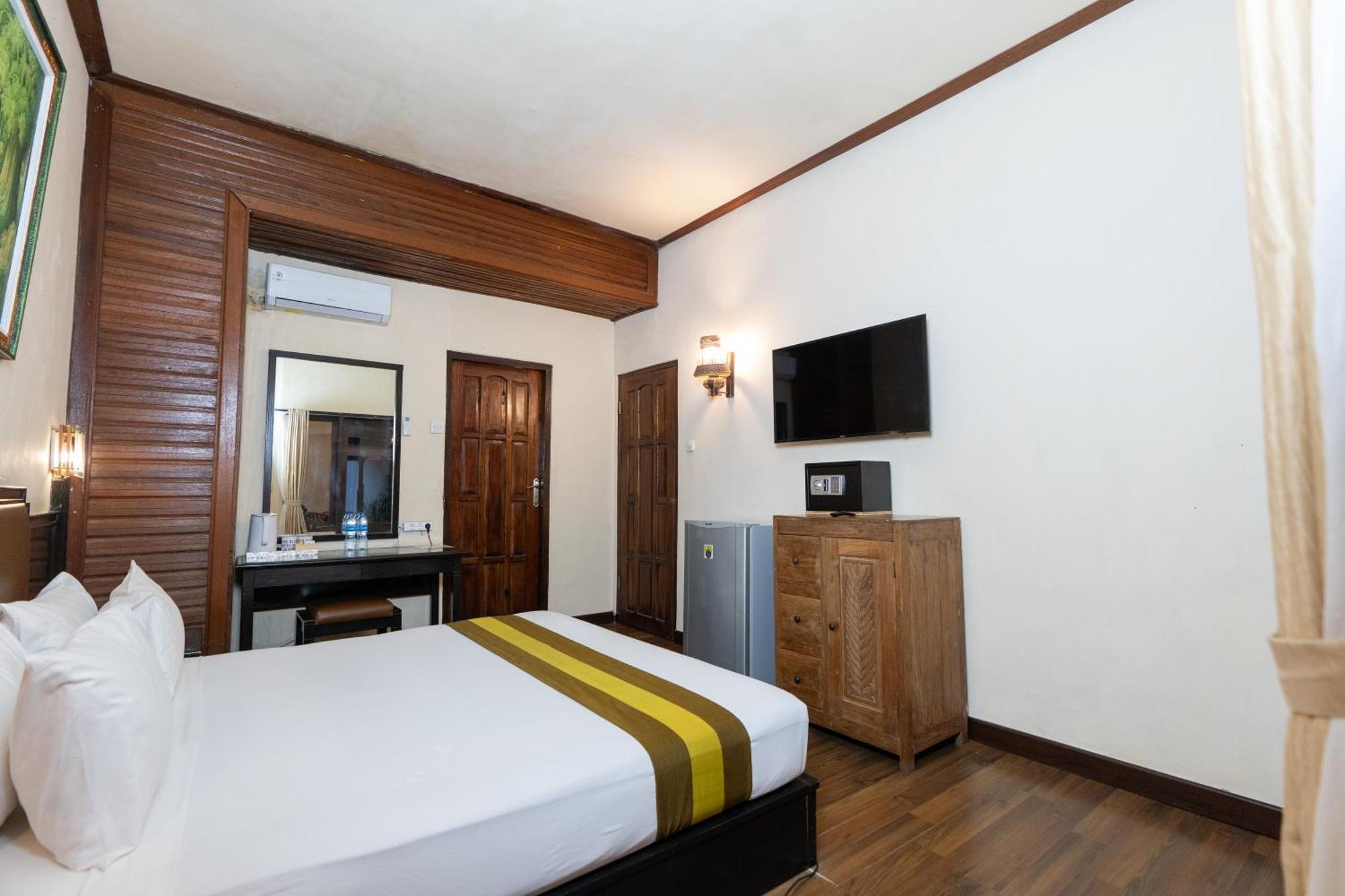 The Flora Kuta Bali Hotel Екстериор снимка