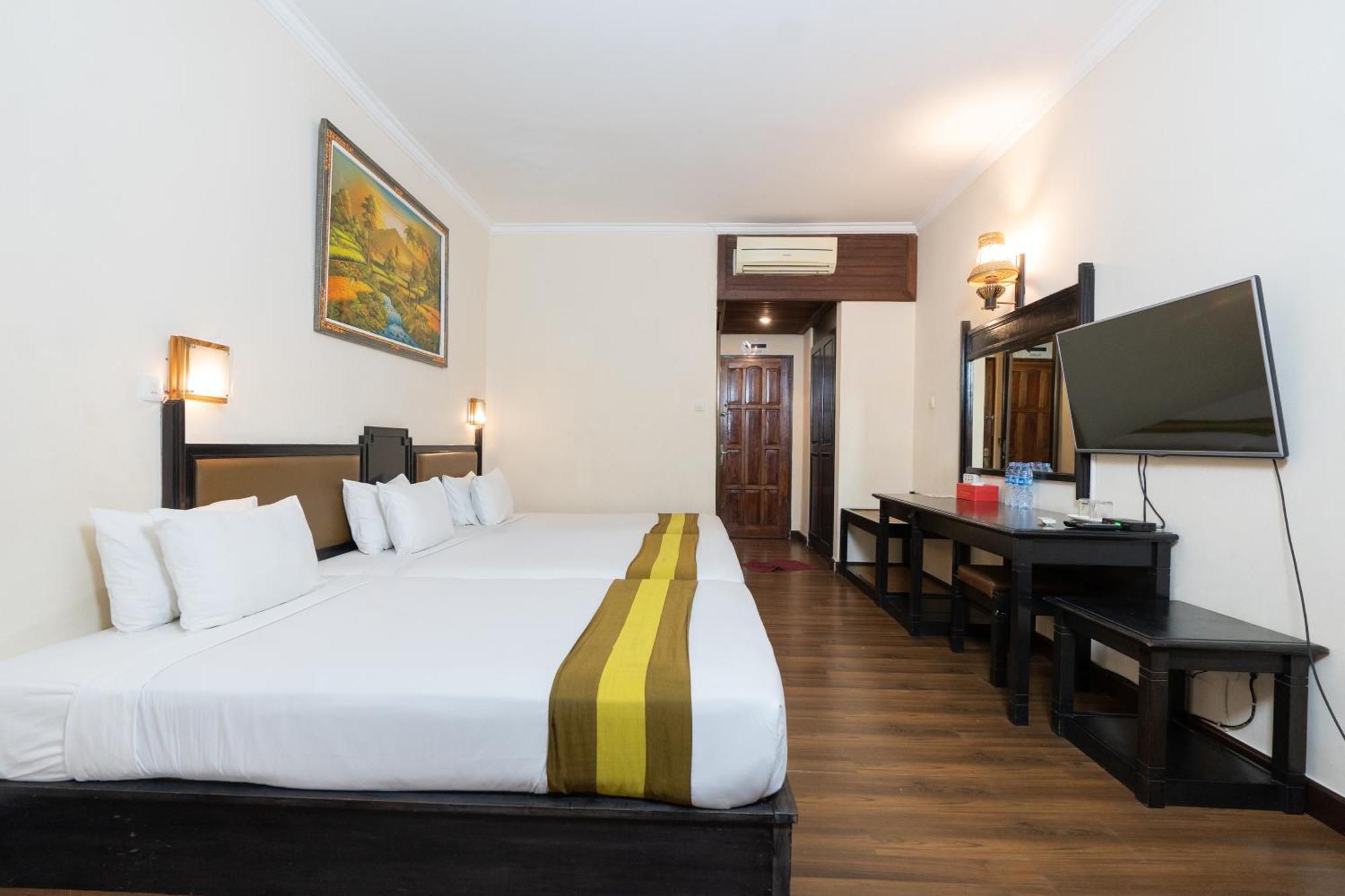 The Flora Kuta Bali Hotel Екстериор снимка