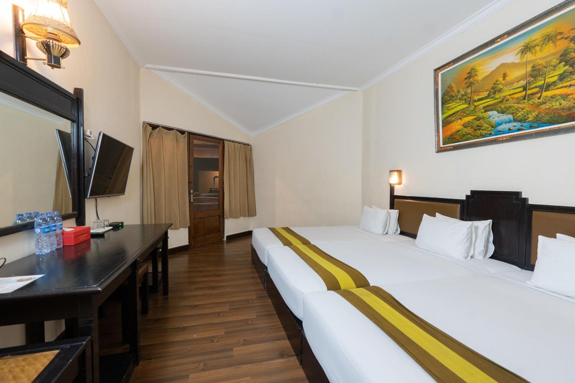 The Flora Kuta Bali Hotel Екстериор снимка