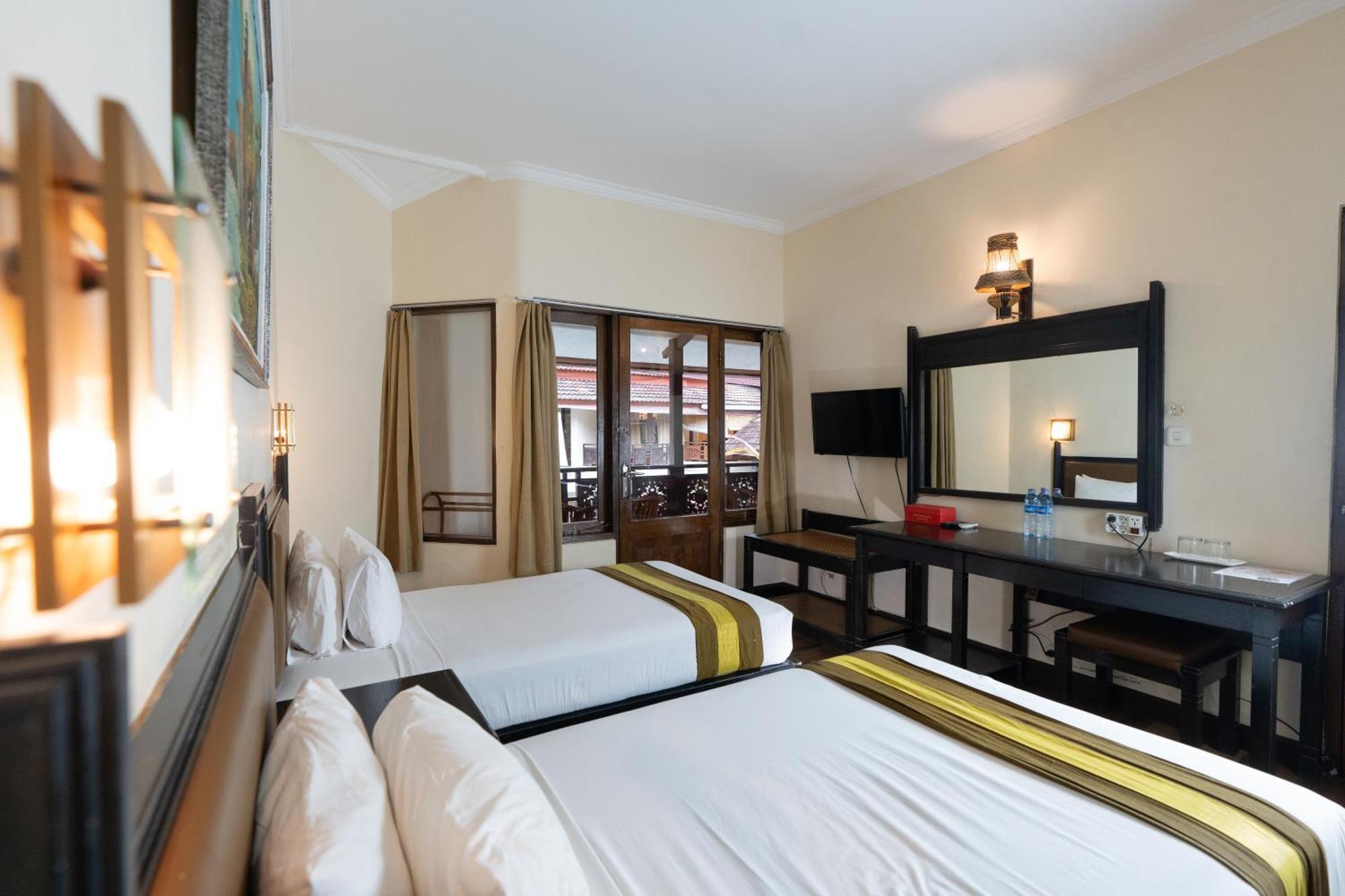 The Flora Kuta Bali Hotel Екстериор снимка