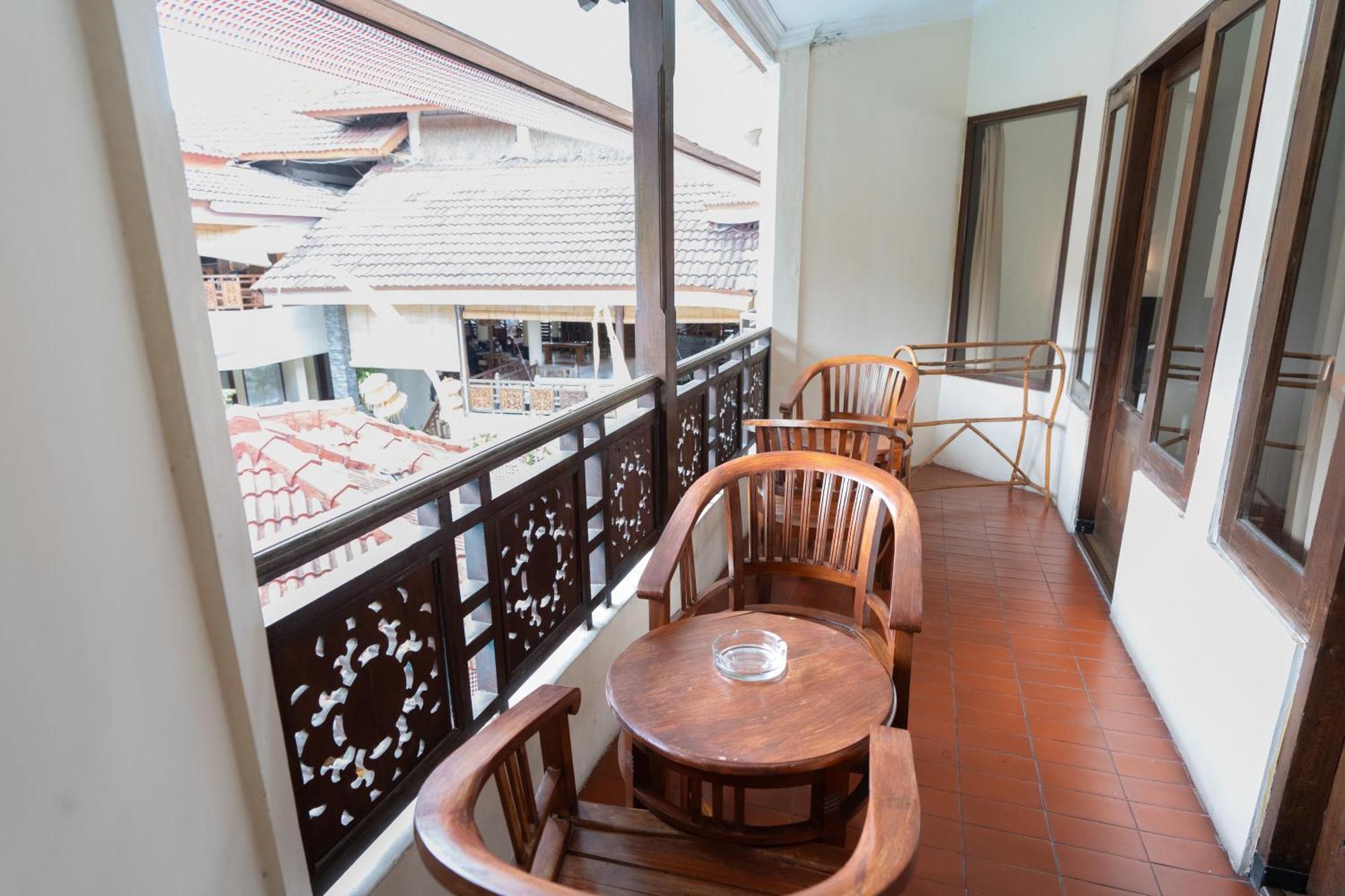 The Flora Kuta Bali Hotel Екстериор снимка