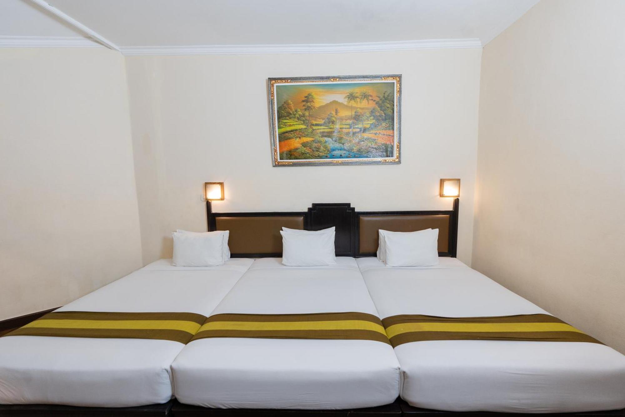 The Flora Kuta Bali Hotel Екстериор снимка