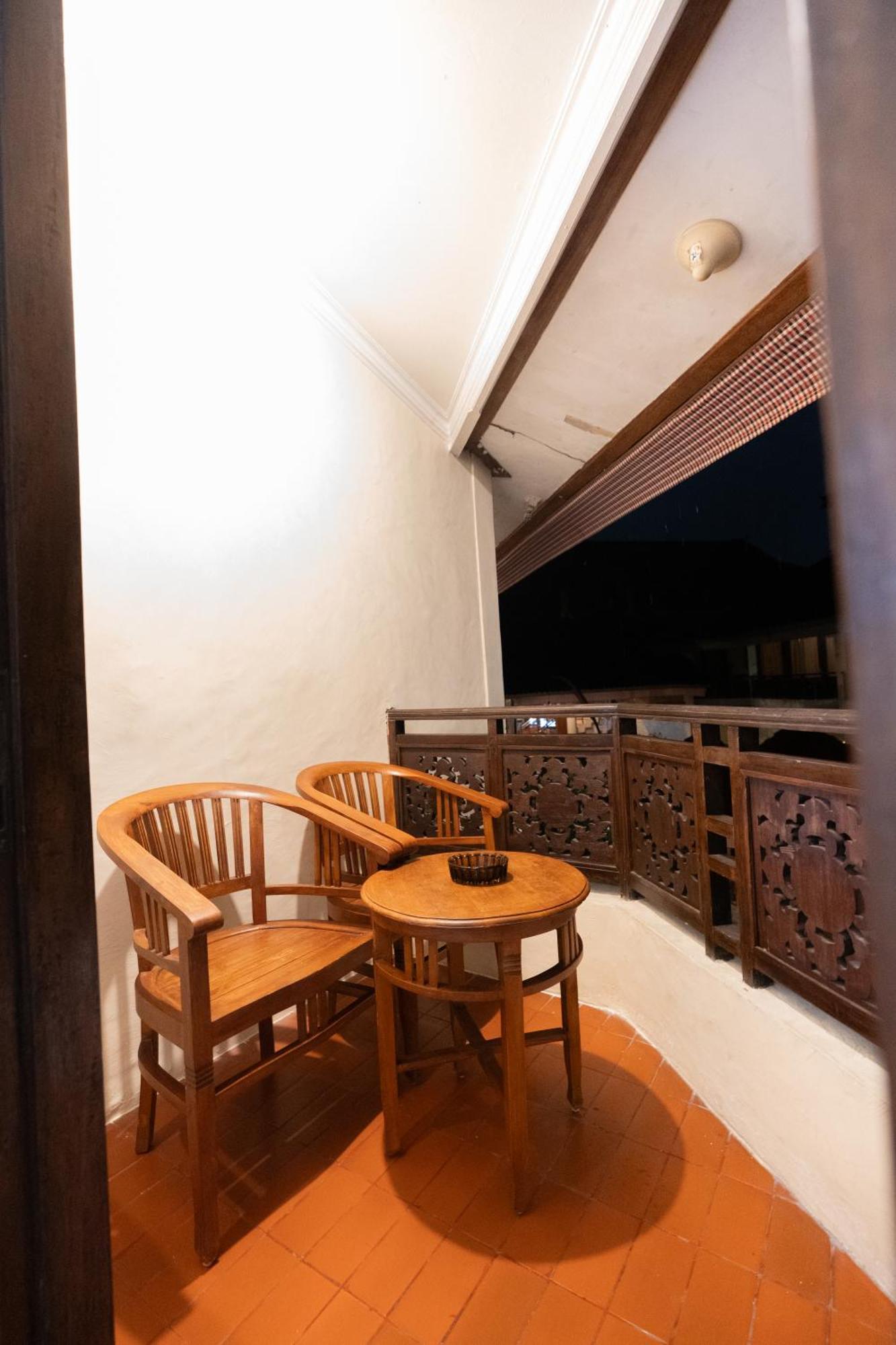 The Flora Kuta Bali Hotel Екстериор снимка