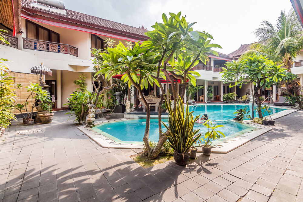 The Flora Kuta Bali Hotel Екстериор снимка