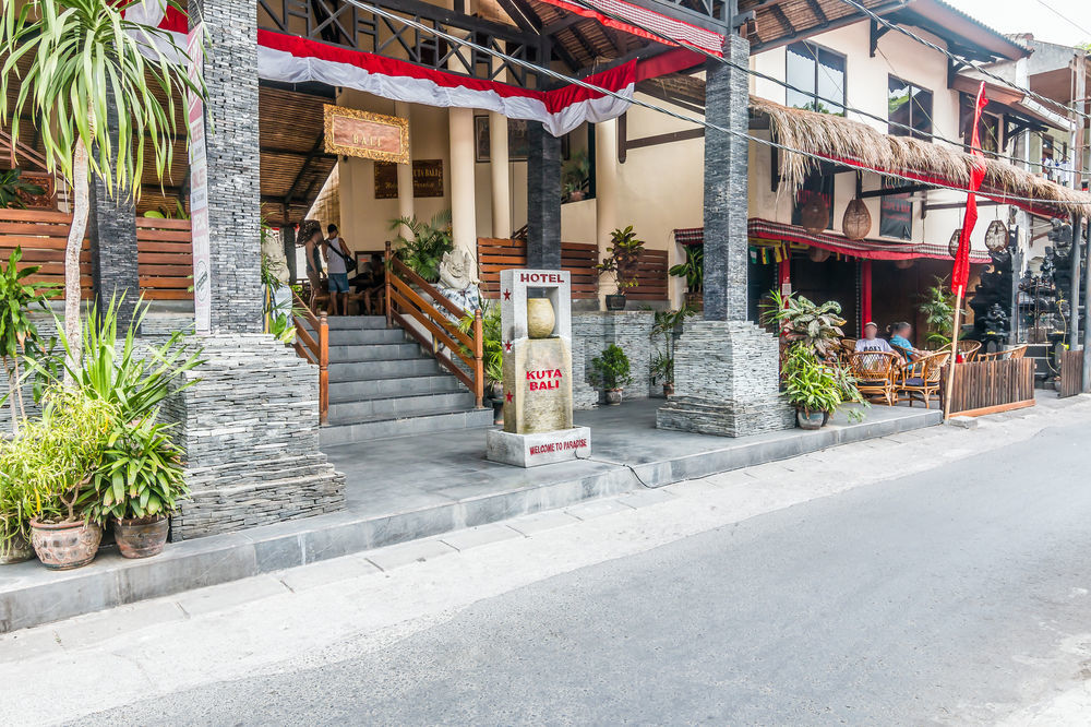 The Flora Kuta Bali Hotel Екстериор снимка