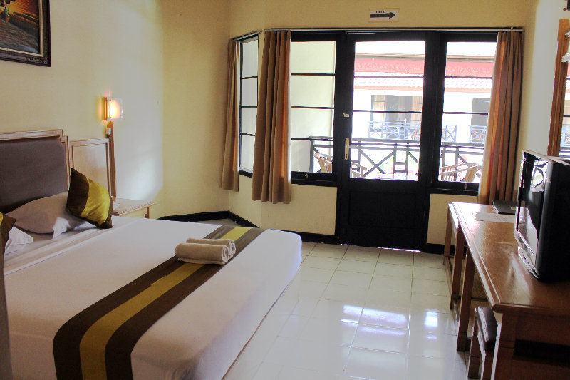 The Flora Kuta Bali Hotel Екстериор снимка
