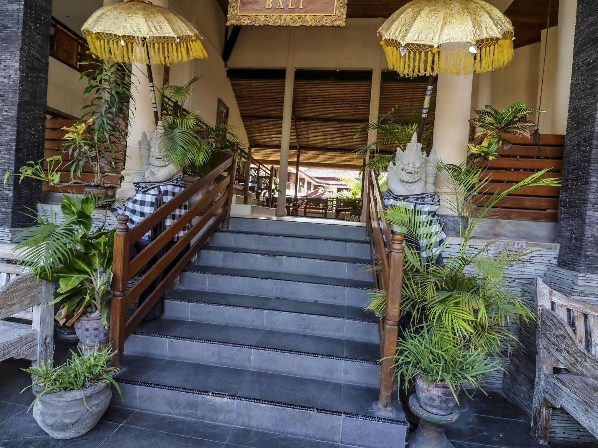 The Flora Kuta Bali Hotel Екстериор снимка