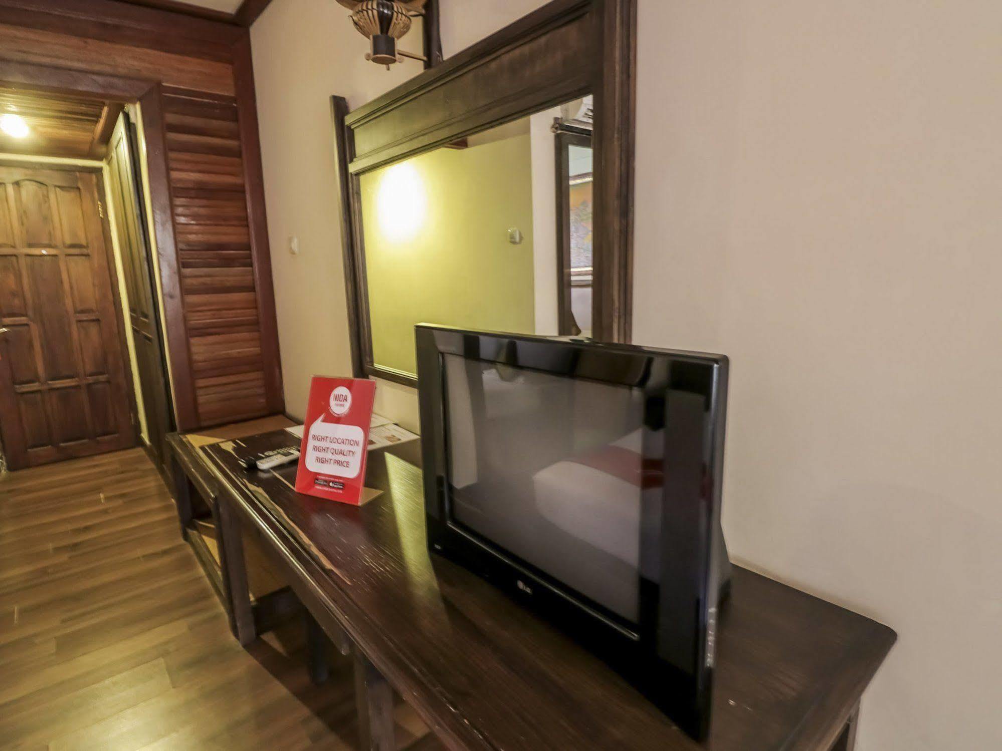 The Flora Kuta Bali Hotel Екстериор снимка