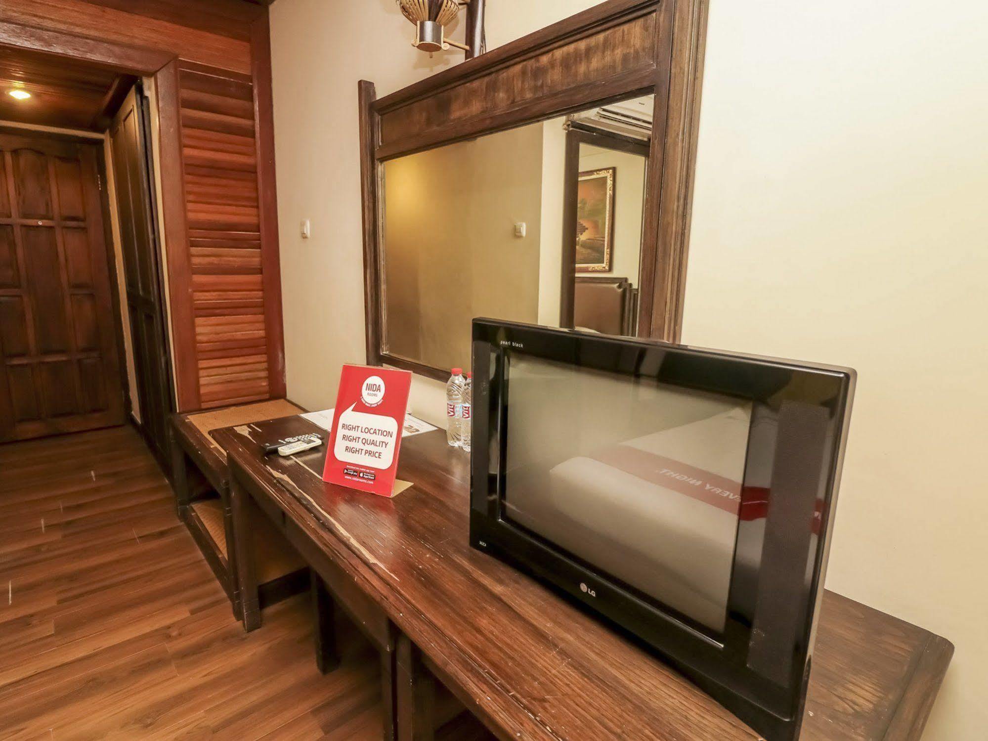 The Flora Kuta Bali Hotel Екстериор снимка