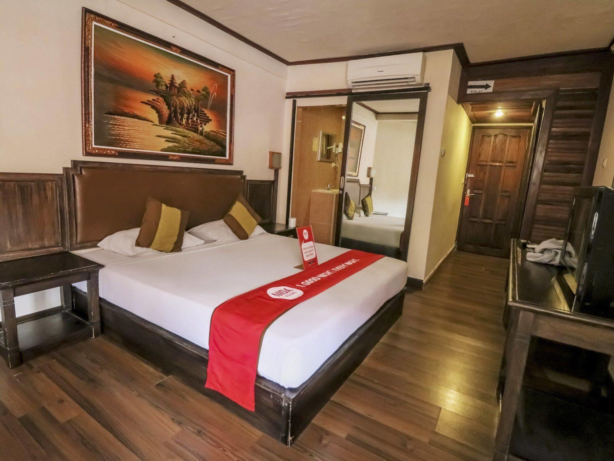 The Flora Kuta Bali Hotel Екстериор снимка