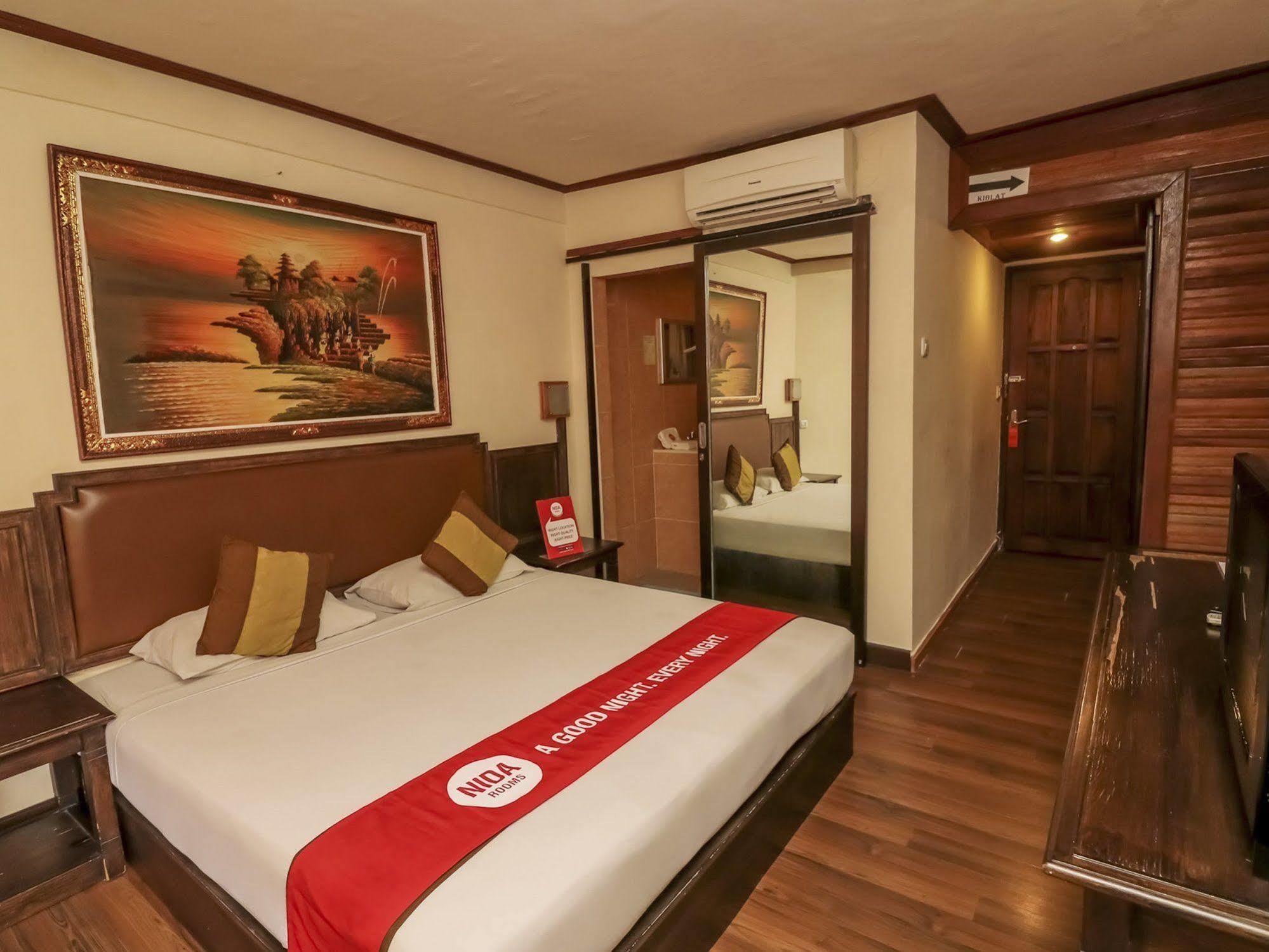 The Flora Kuta Bali Hotel Екстериор снимка