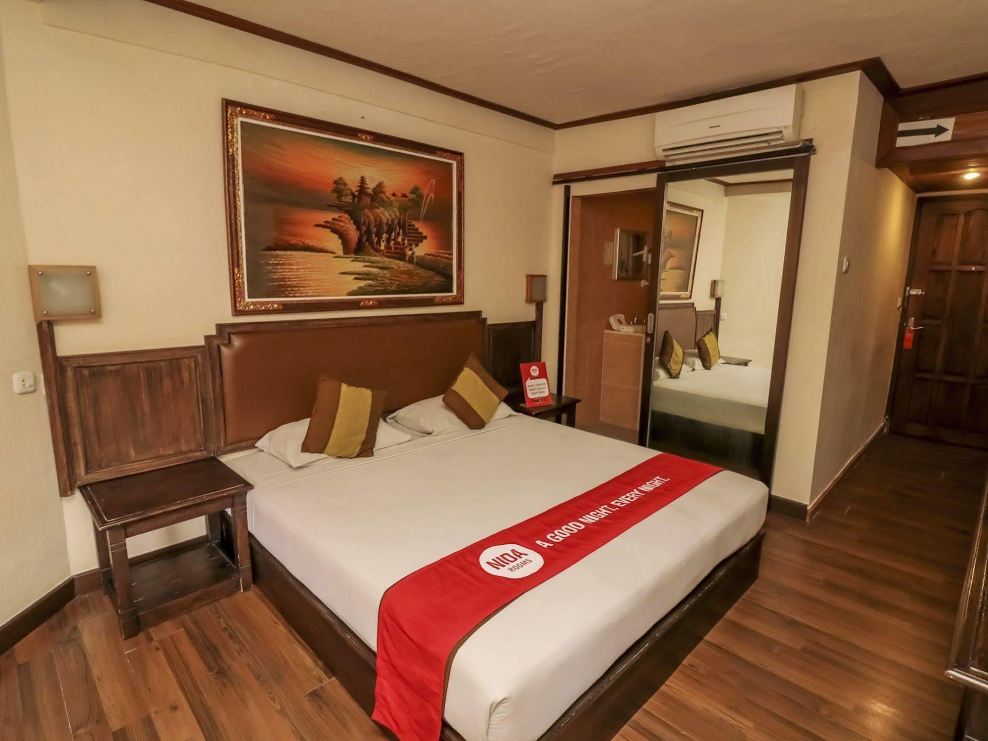 The Flora Kuta Bali Hotel Екстериор снимка