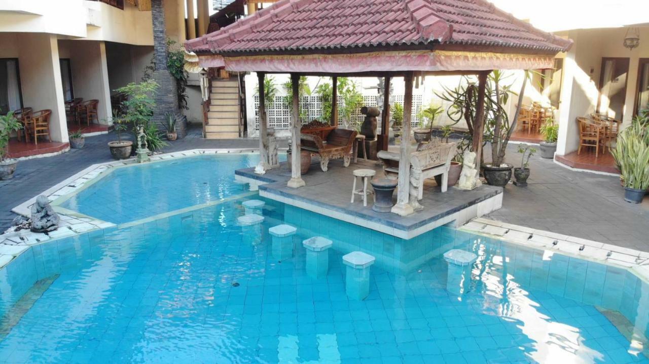 The Flora Kuta Bali Hotel Екстериор снимка