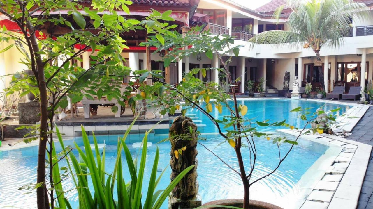 The Flora Kuta Bali Hotel Екстериор снимка